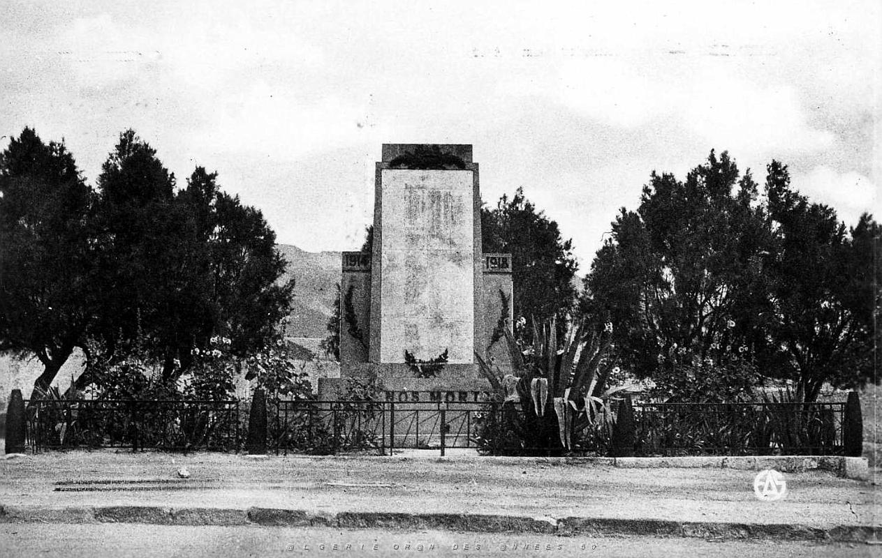 Mecheria 515- Monument aux morts COLLECTION DES AMIS DE ND DE SANTA CRUZ.jpg